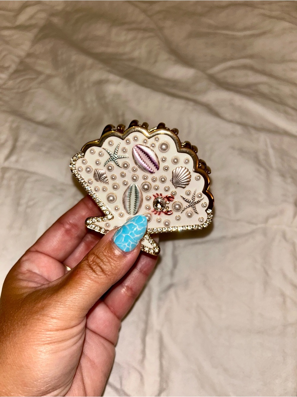 Beaded shell claw clip